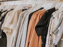 Top reasons women prefer to buy wholesale clothing